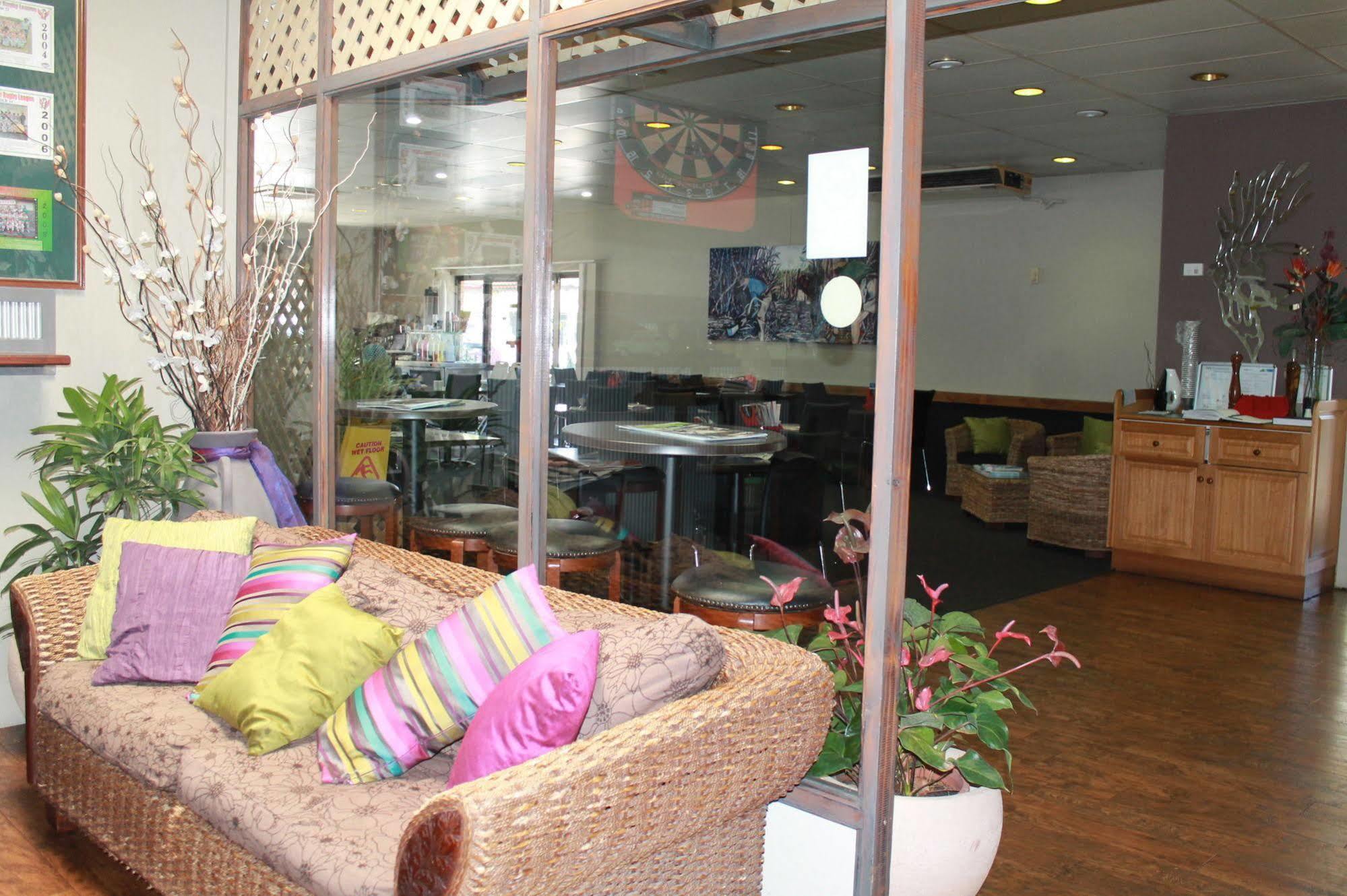Sarina Motor Inn Экстерьер фото