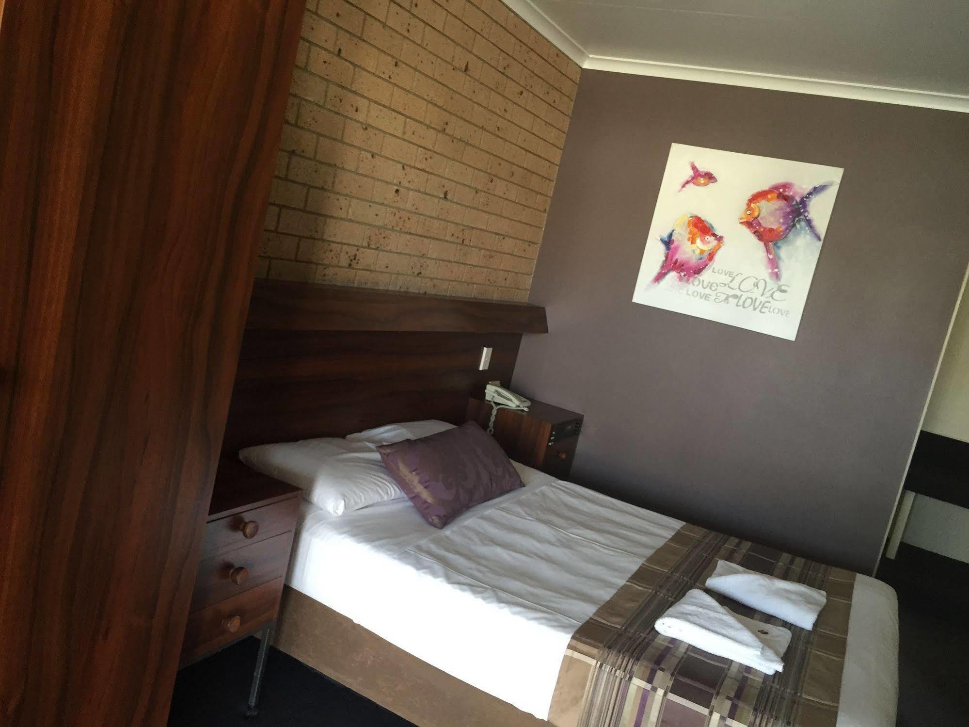Sarina Motor Inn Экстерьер фото