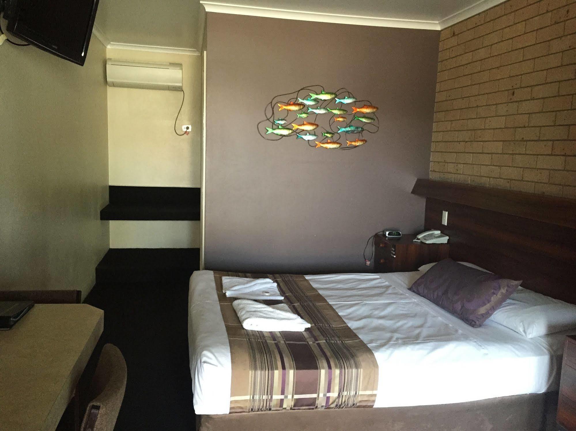 Sarina Motor Inn Экстерьер фото