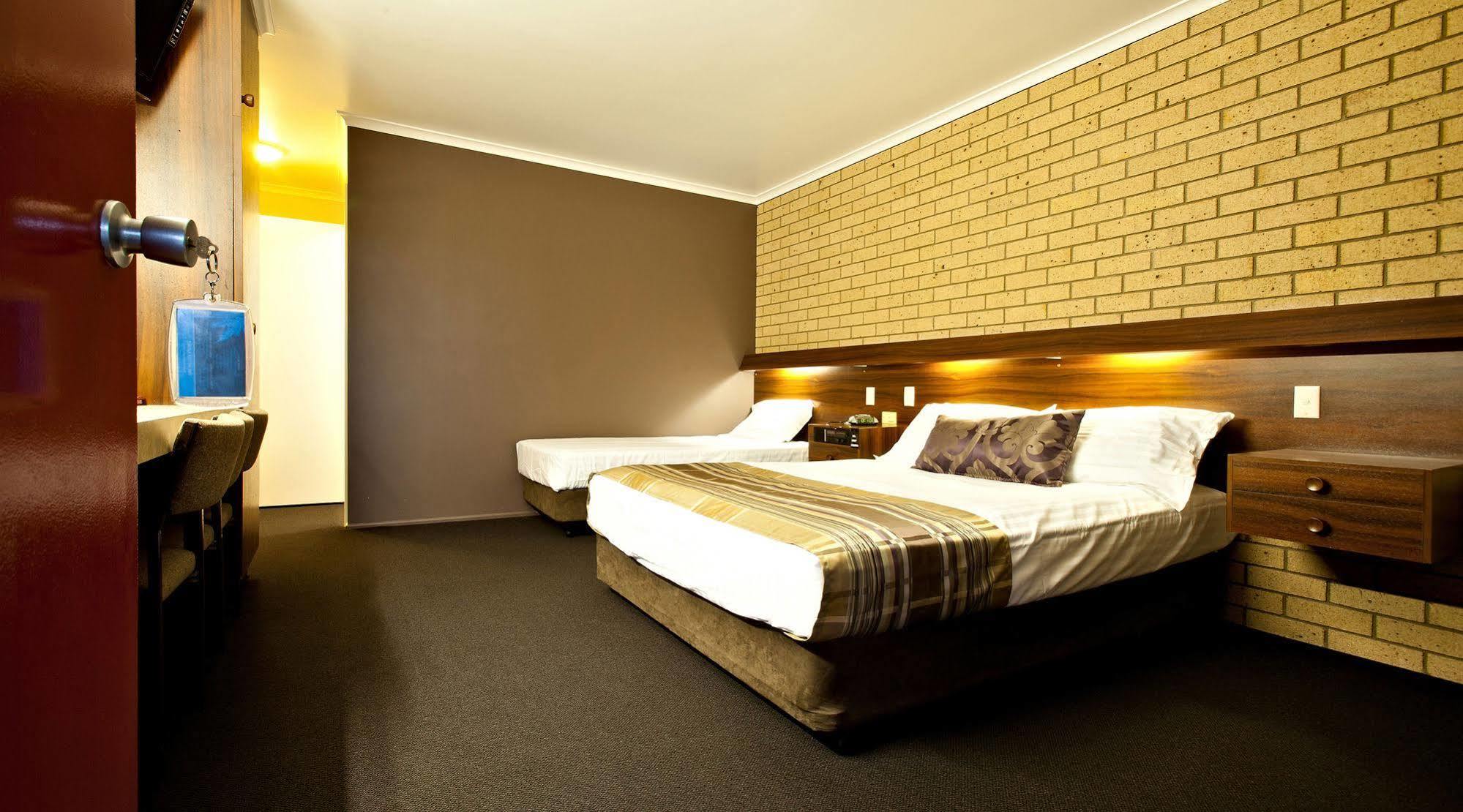 Sarina Motor Inn Экстерьер фото